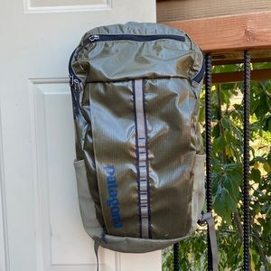Patagonia Black Hold backpack in green